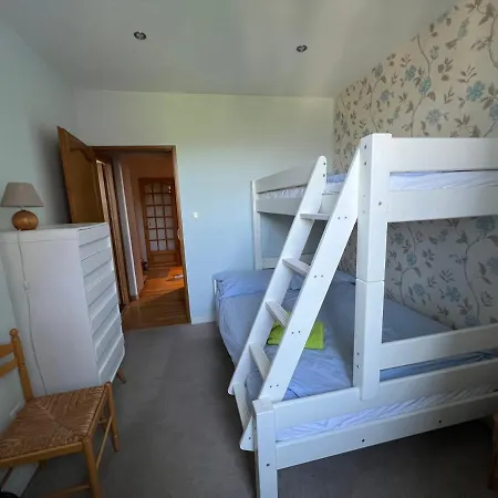 Bernadette: Spacious 4-bedroom With Great Views Near Center And Lift