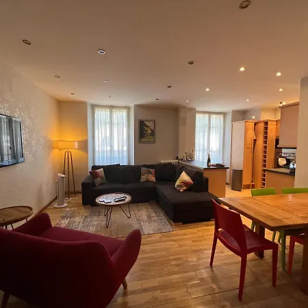 Apartment Bernadette: Spacious 4-bedroom With Great Views Near Center And Lift *